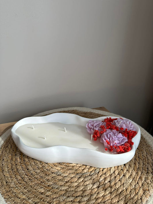 Rankų darbo žvakė su gėlėmis