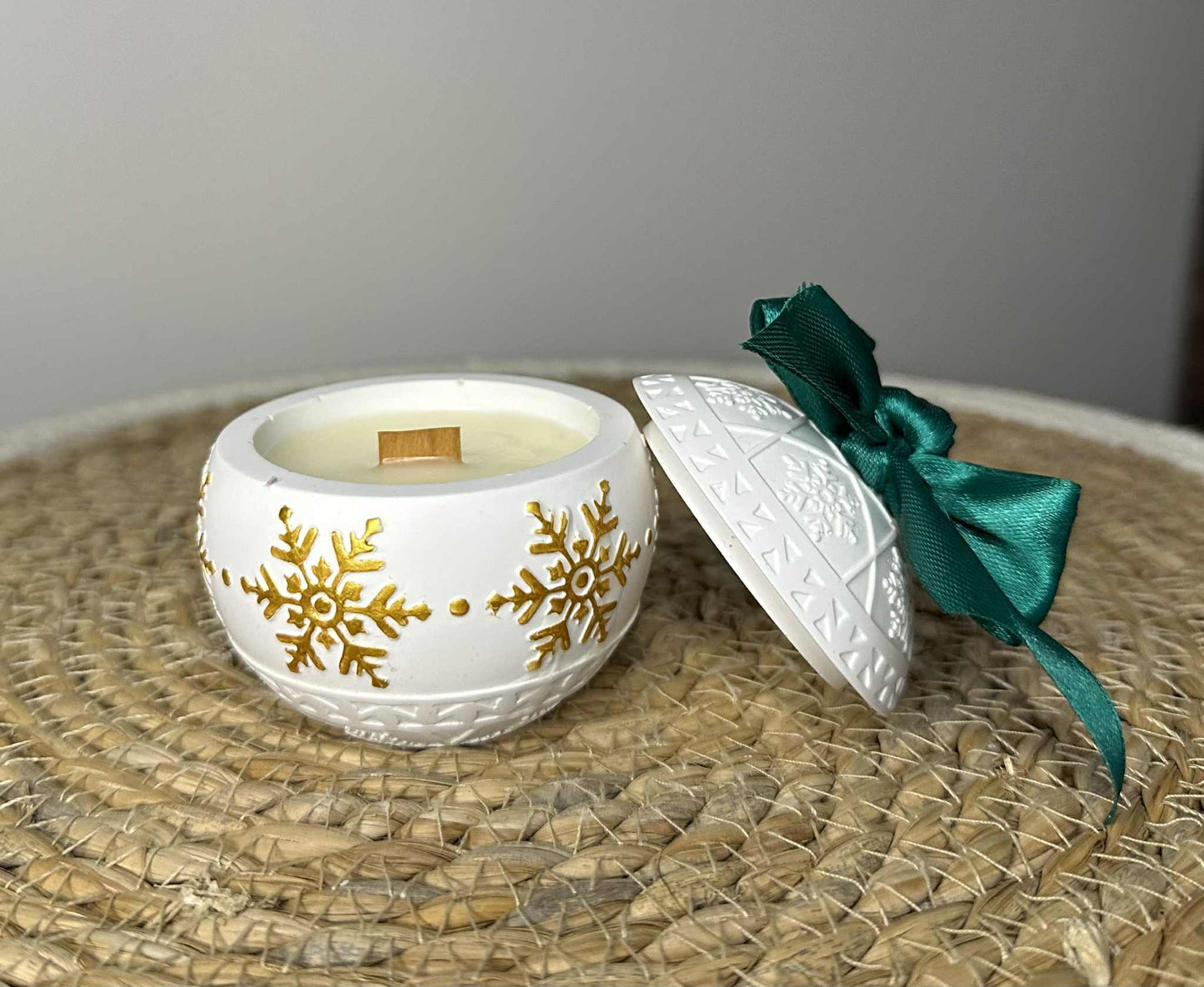 Kalėdinė jesmonito žvakė „Snaigė“