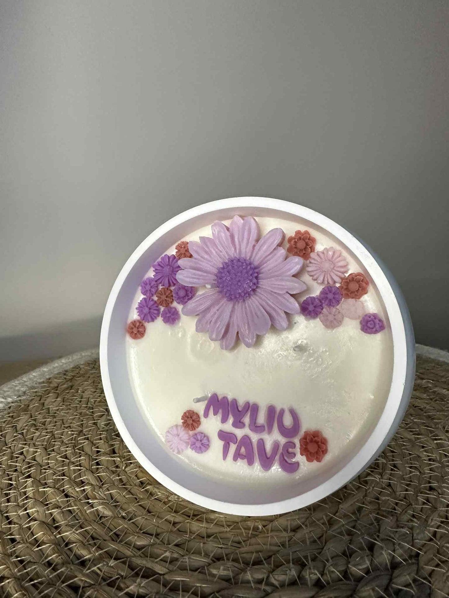 Rankų darbo žvakė „Myliu tave“ (violetinis atspalvis)