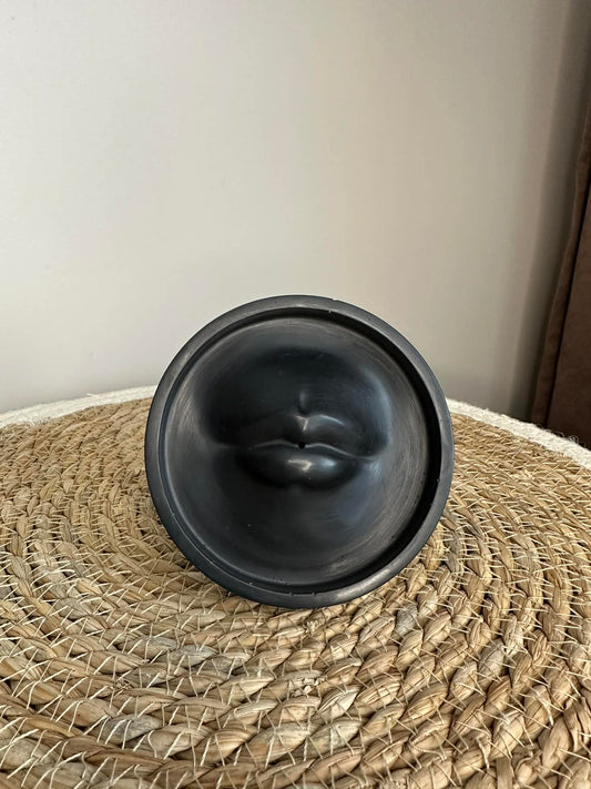 Smilkalinė lūpos (juoda)