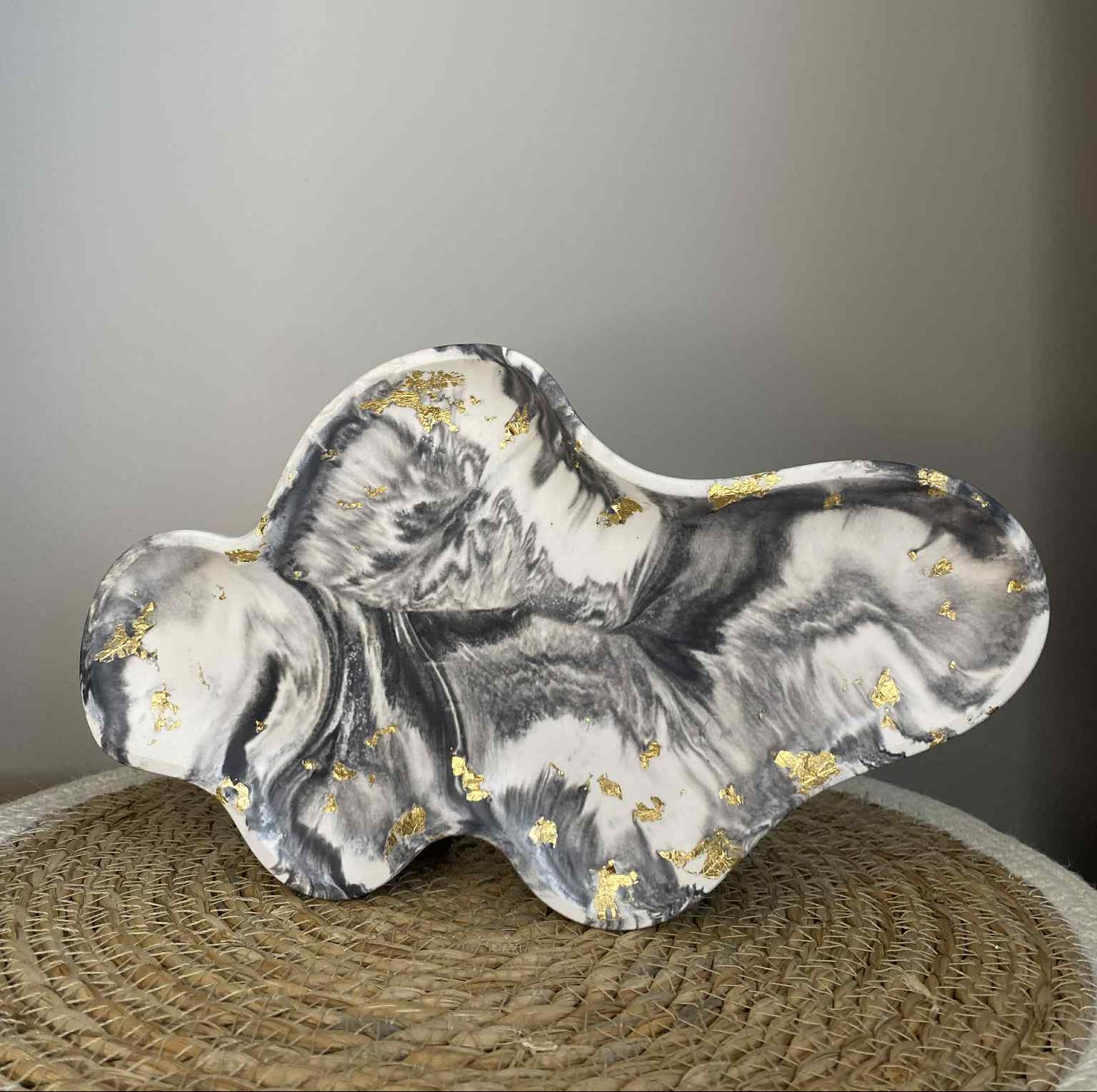 Debesio formos padėkliukas (juoda/auksinė)