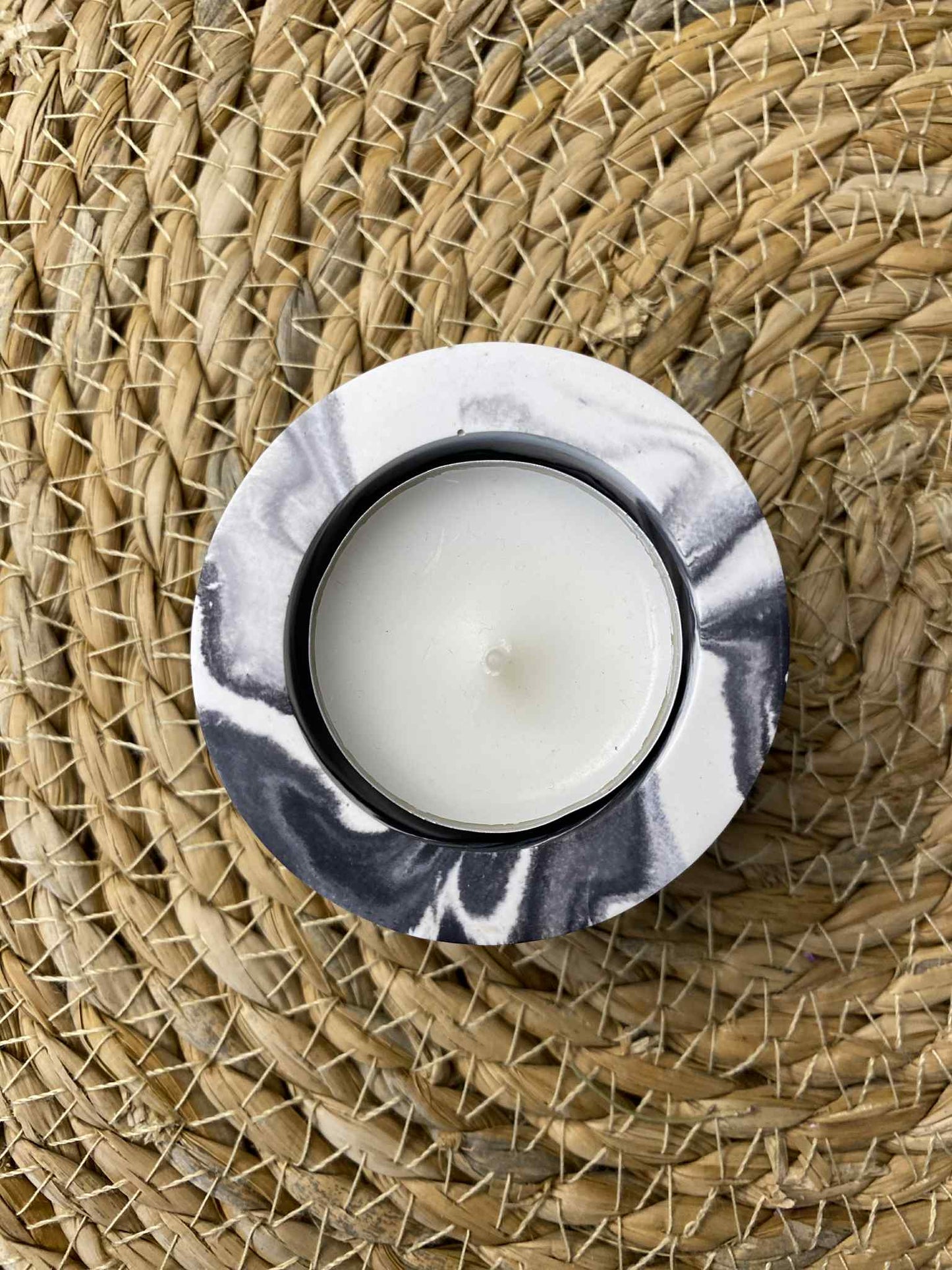 One-piece candlestick (black)