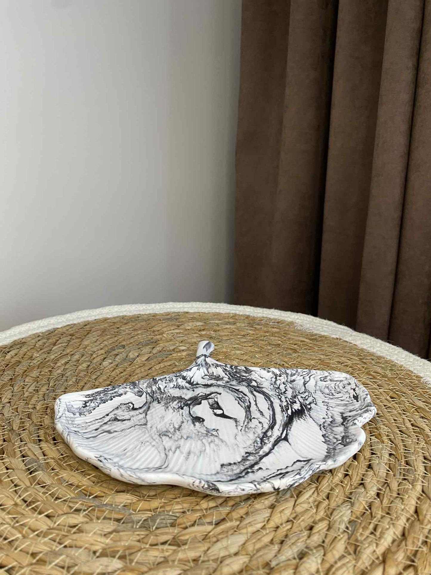 Ginkmedžio lapo padėkliukas (juoda)