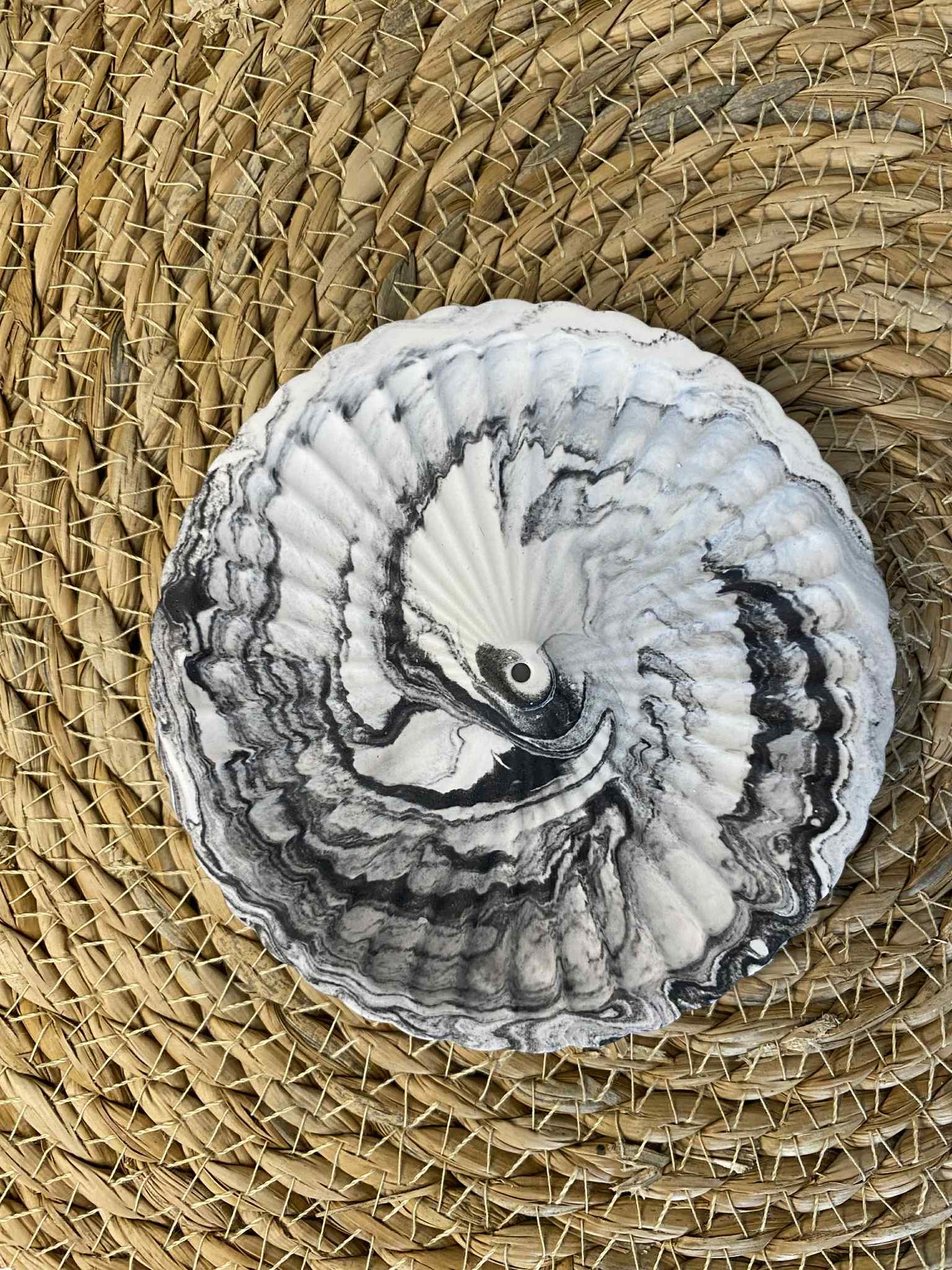 Apvali smilkalinė (juoda)