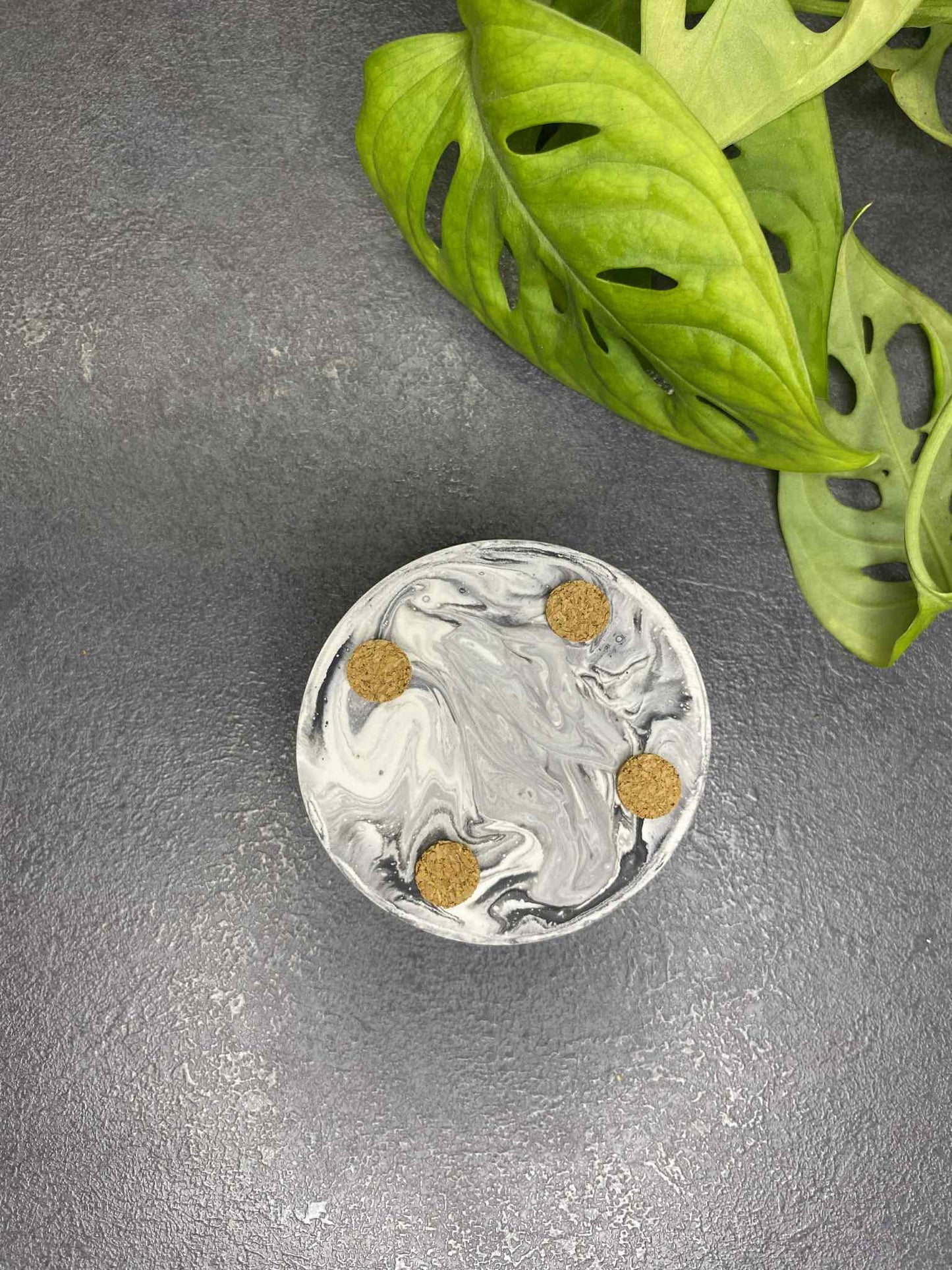 One-piece candlestick (black)