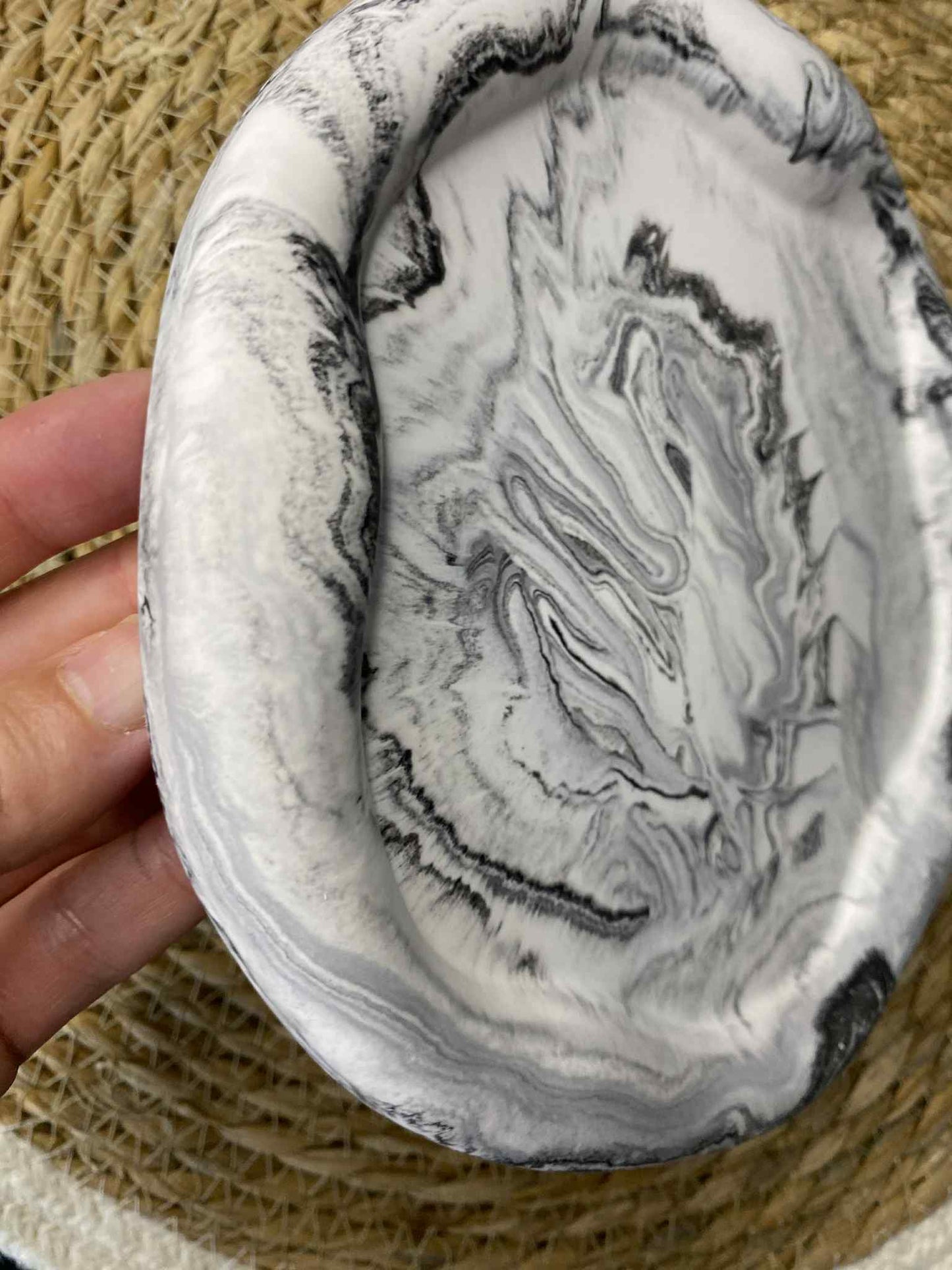 Padėkliukas apvalus debesėlis (juoda)