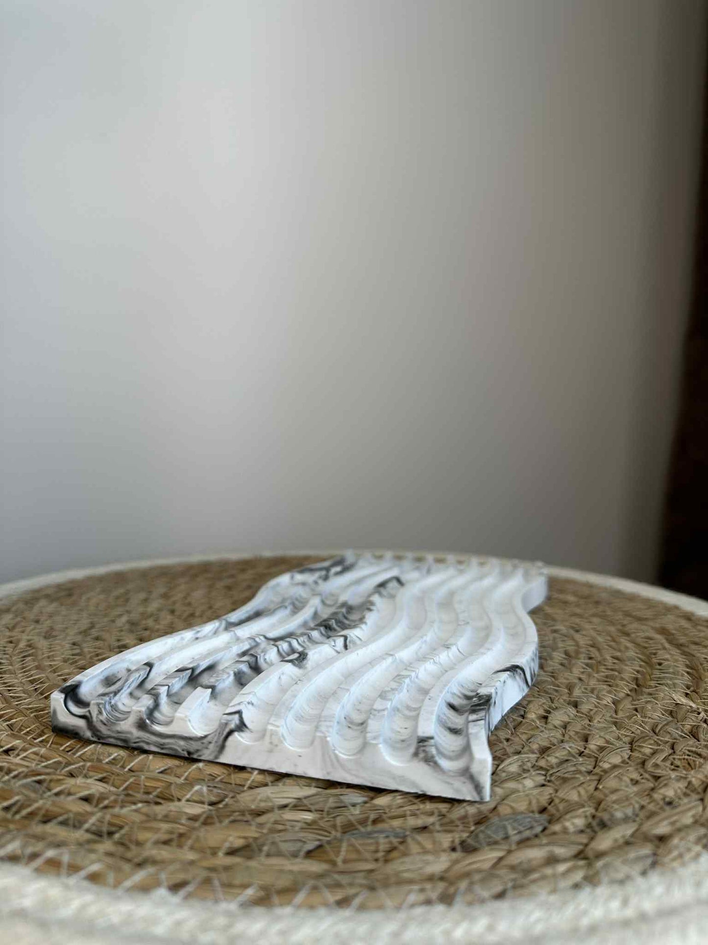 lange, wellenförmige Achterbahn (schwarz)