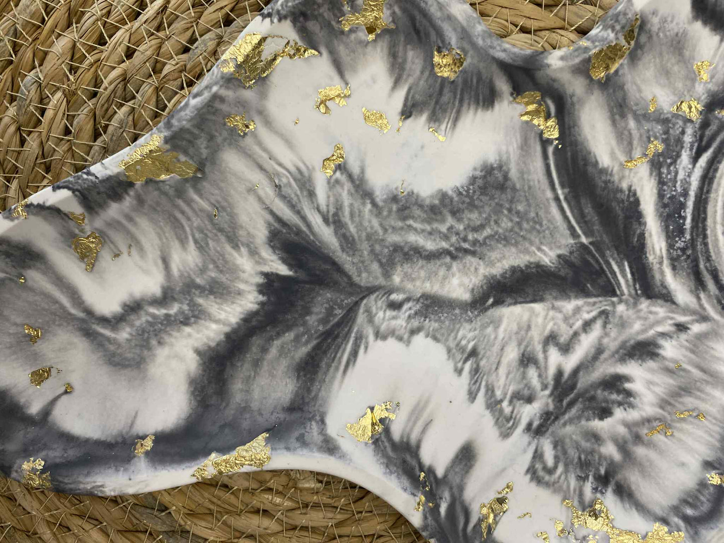 Debesio formos padėkliukas (juoda/auksinė)