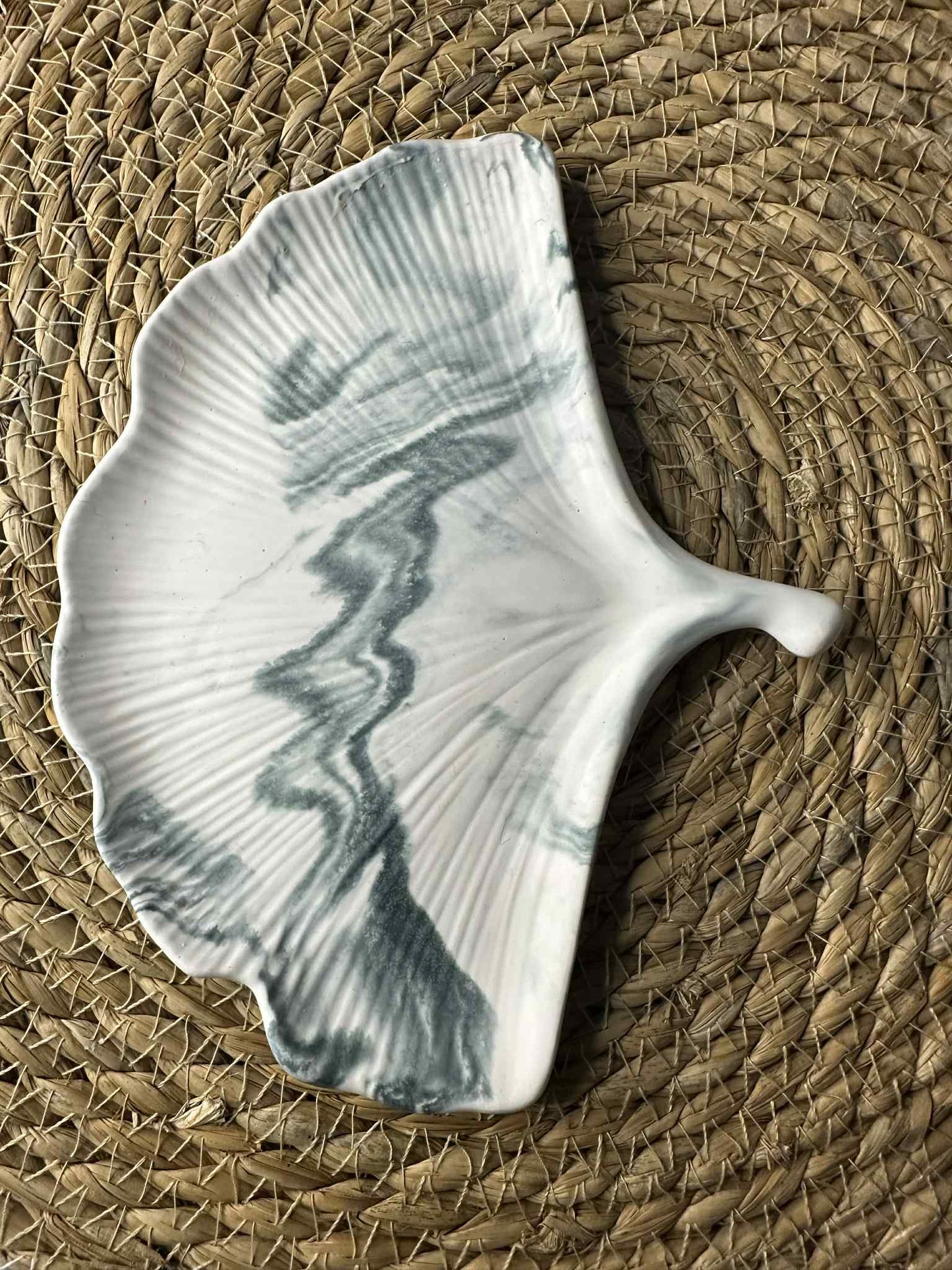 Ginkmedžio lapo padėkliukas (moderni žalia)