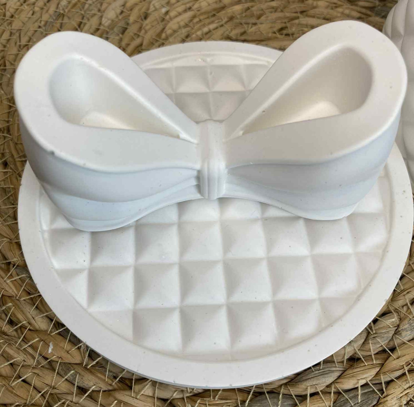 Dėžutė su kaspinėliu (balta)