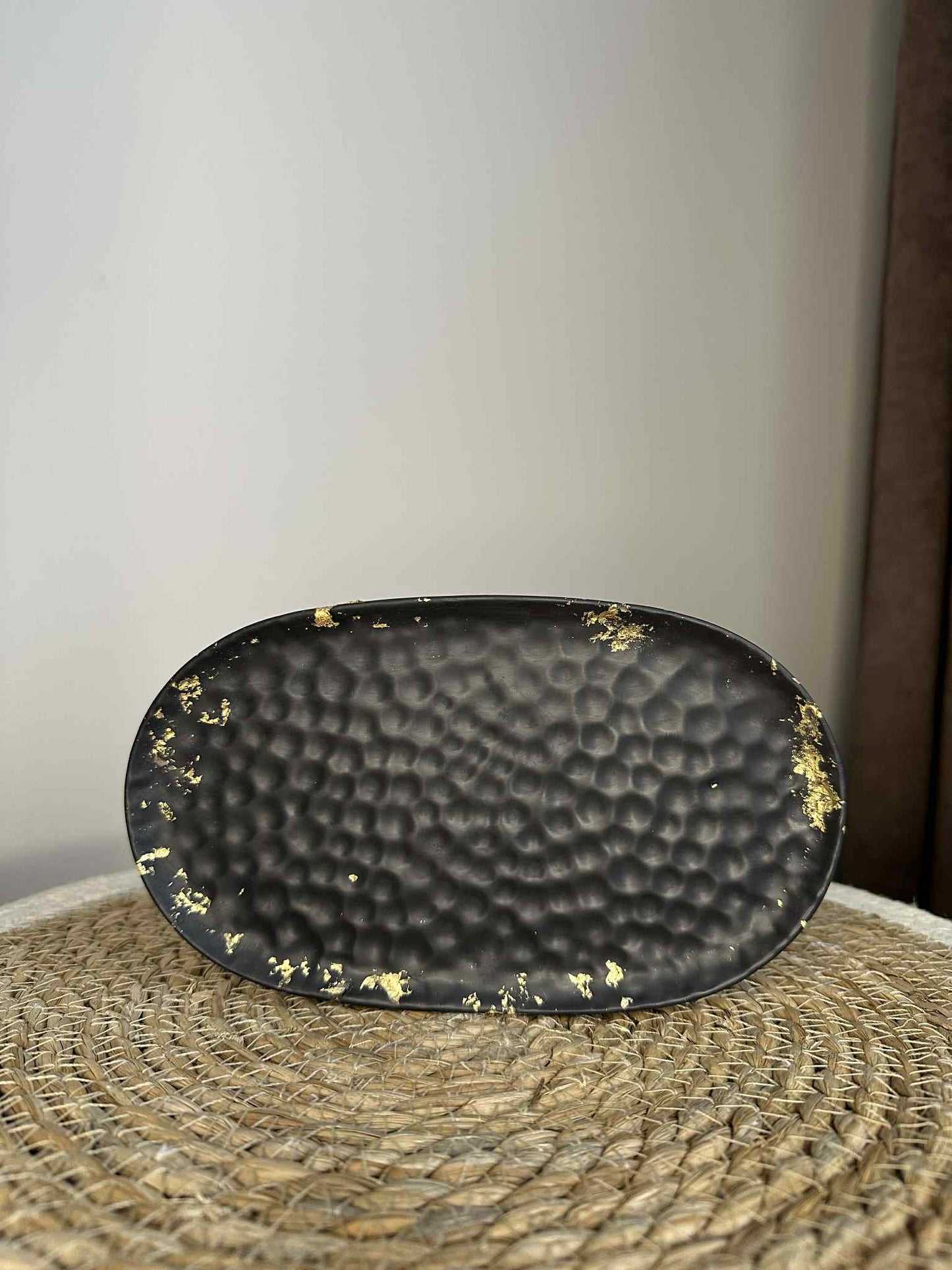 Padėkliukas bangelės (juoda/auksinė)