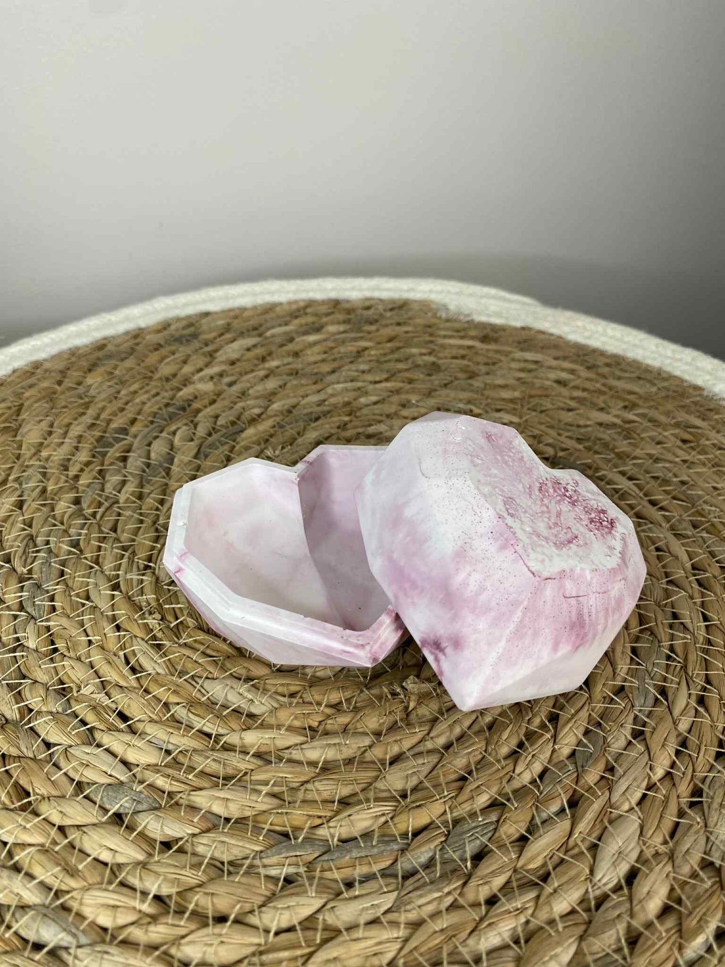 Širdelės formos dėžutė (rausva)