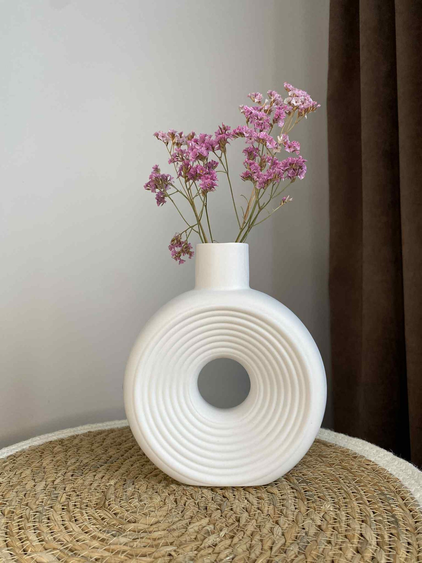 Modern vase (white)