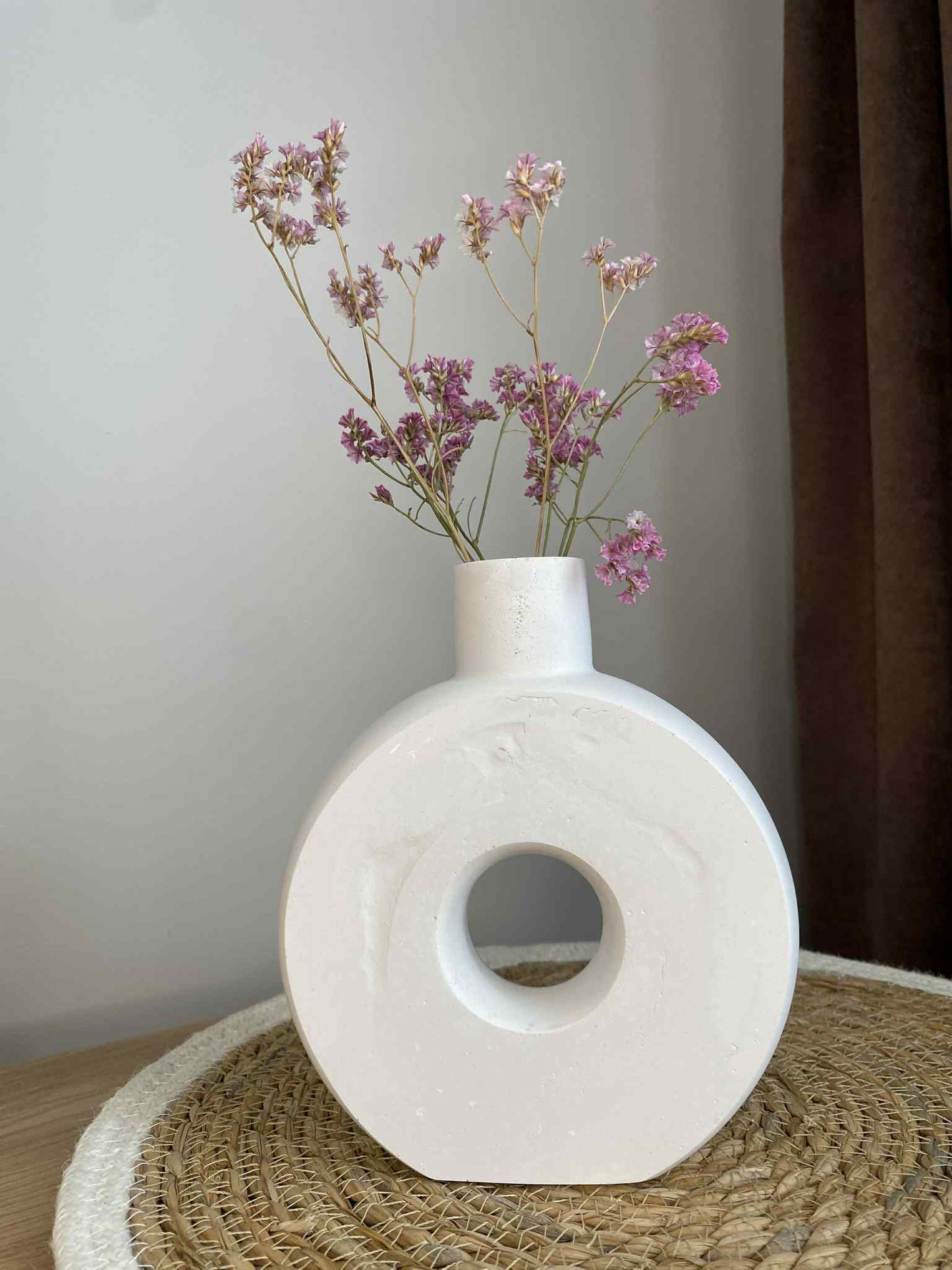 Modern vase (white)