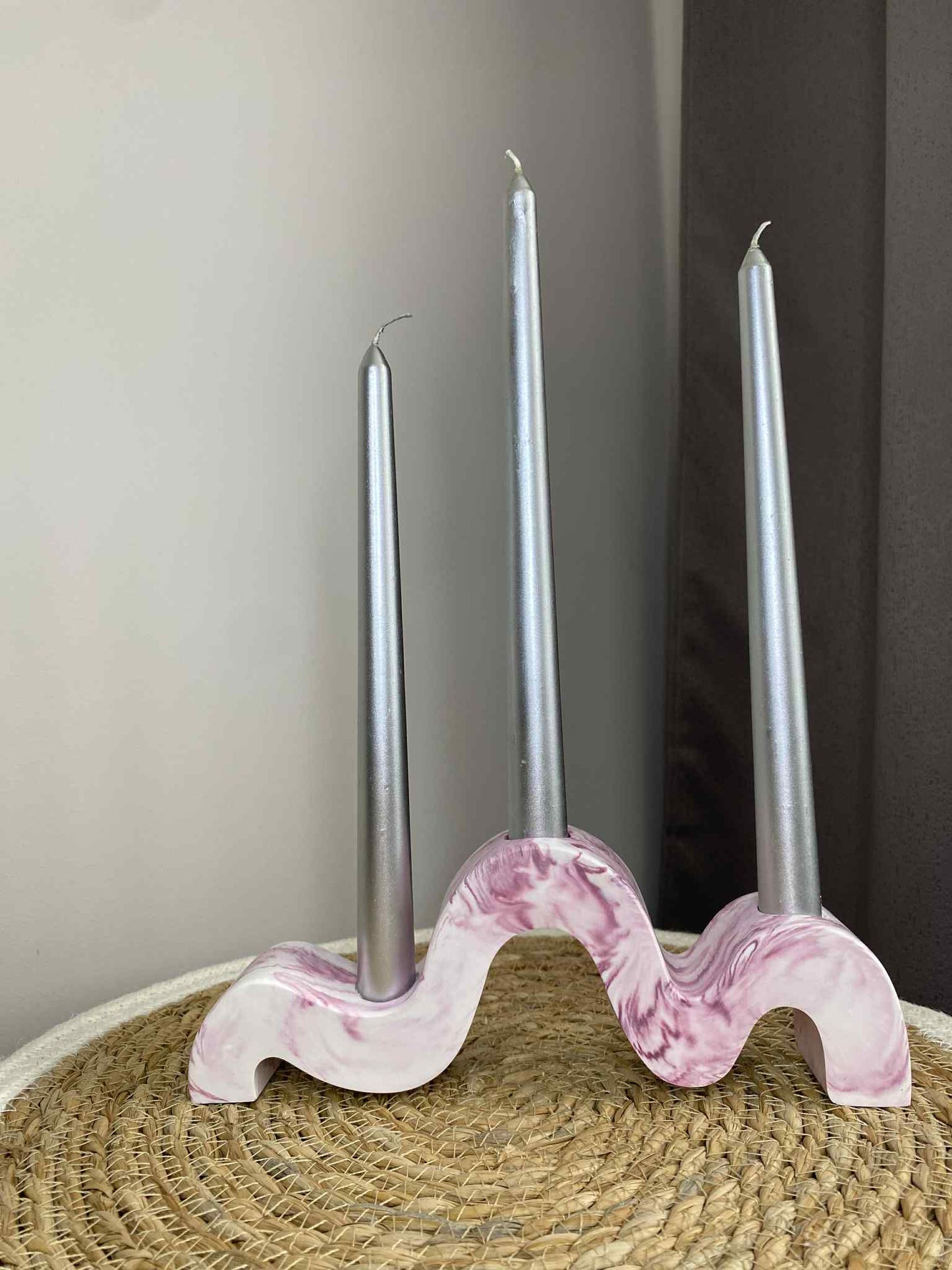 Lenkta žvakidė (rausva)