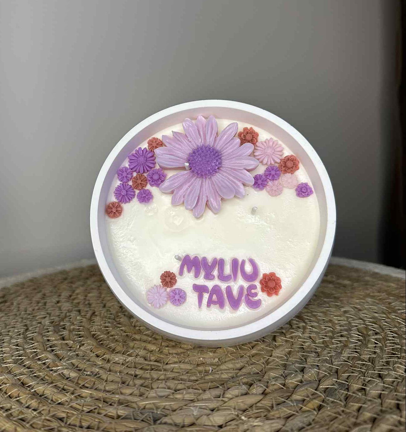 Rankų darbo žvakė „Myliu tave“ (violetinis atspalvis)