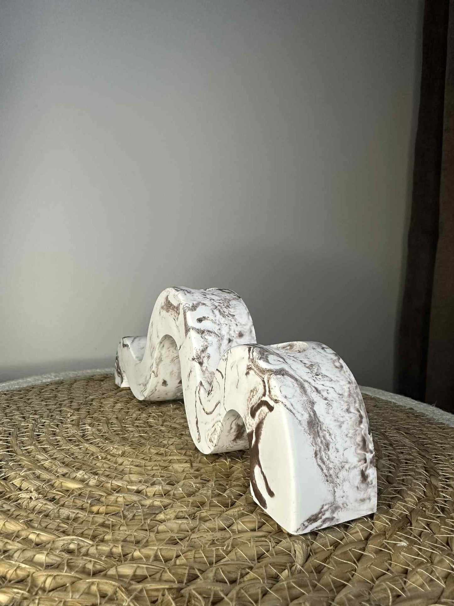 Gebogener Kerzenständer (braun)