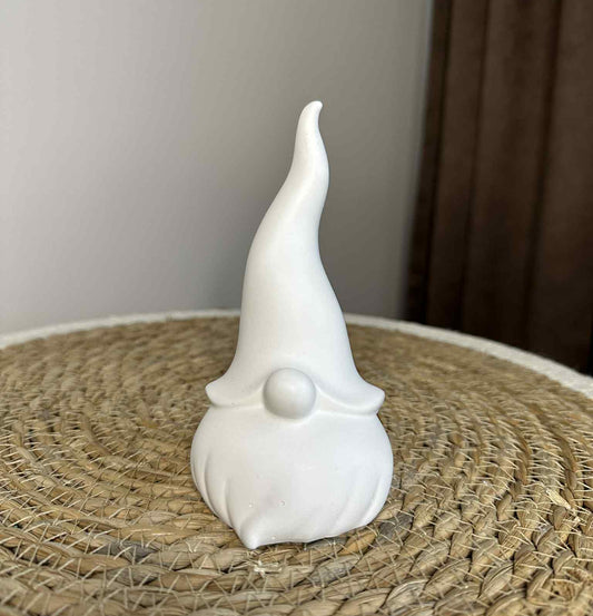 Nykštukas su didele kepure