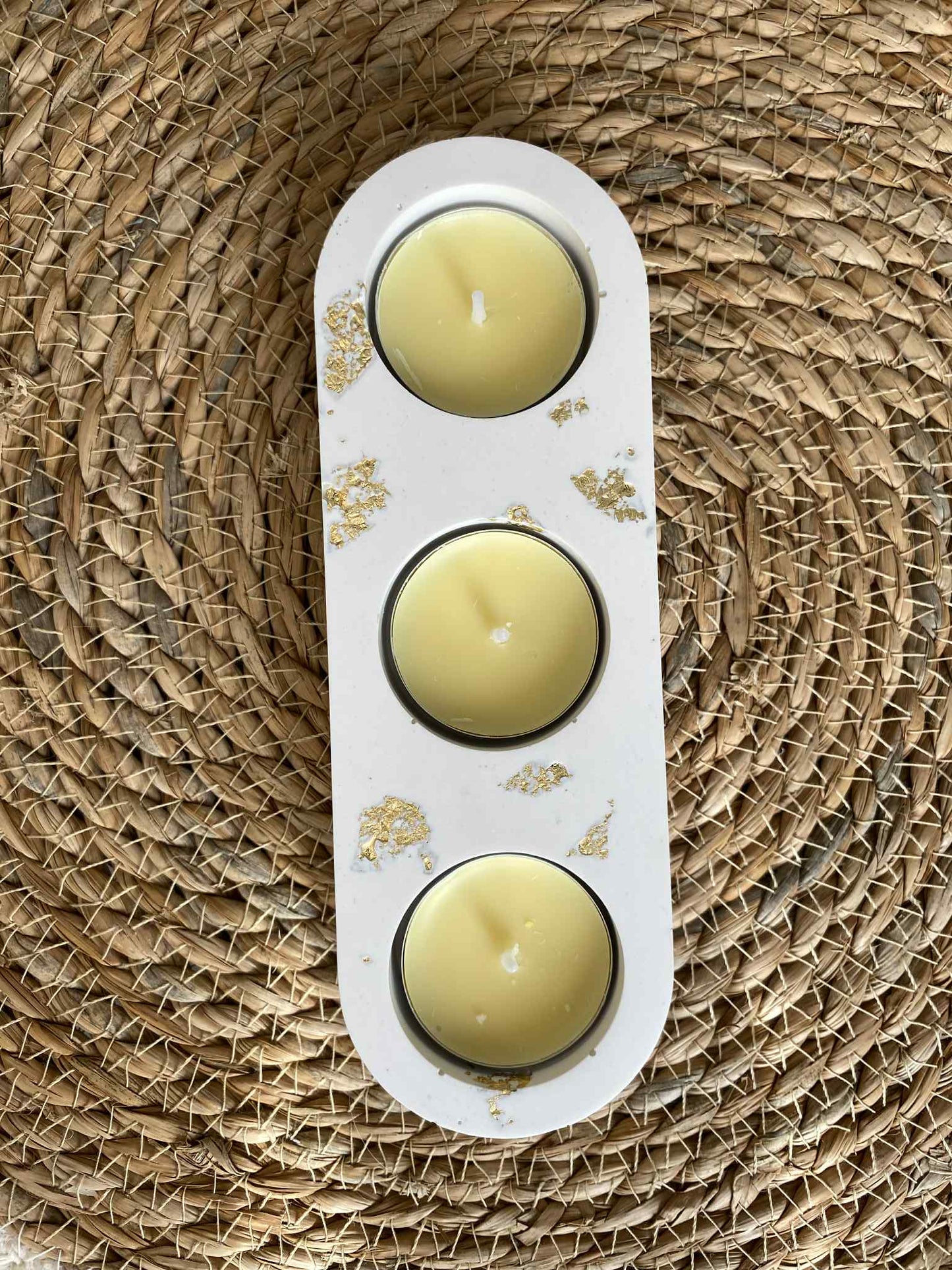 Trijų dalių žvakidė (balta/auksinė)