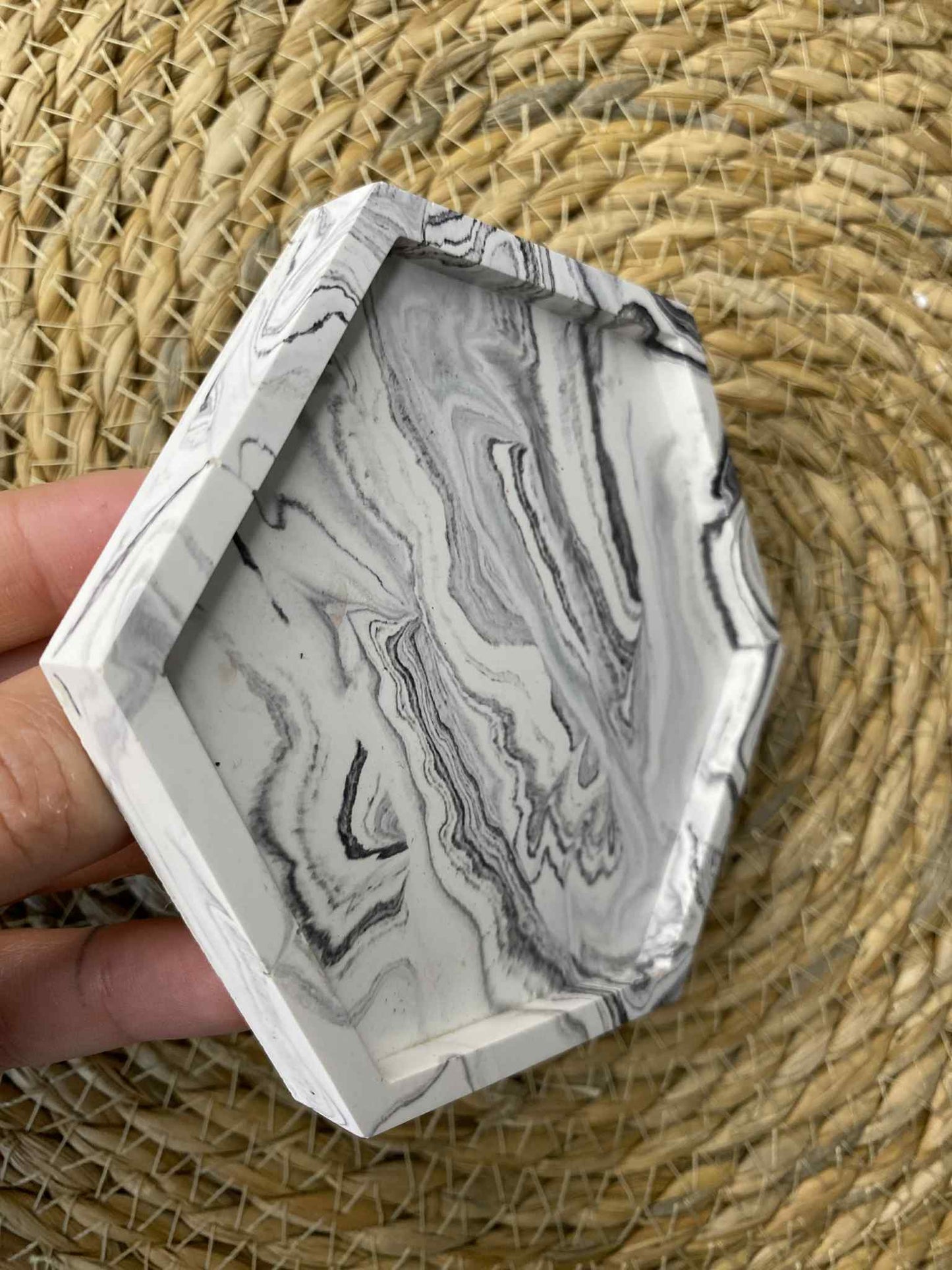 Šešiakampio formos padėkliukas (juodas)