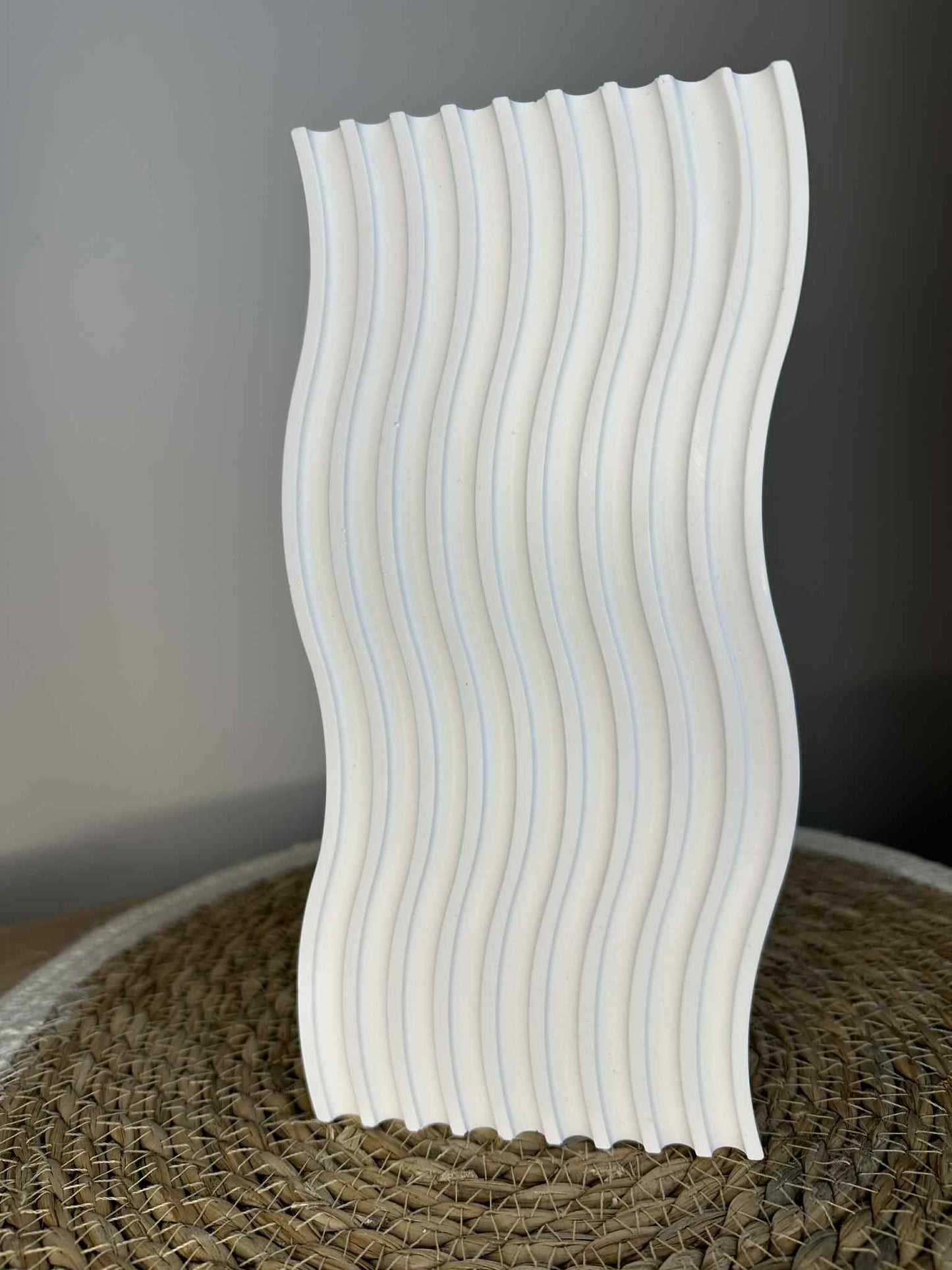 Ilgas banguotas padėkliukas (baltas)