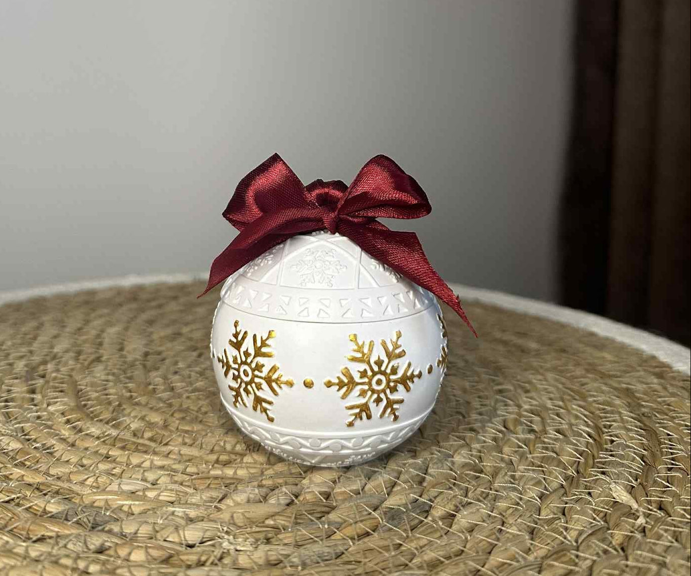 Kalėdinis žaisliukas - dėžutė - su kaspinėliu