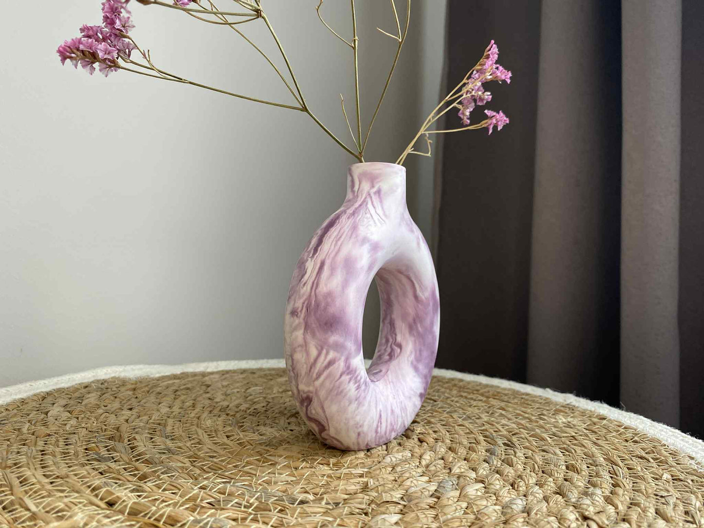 Ovali vazelė (violetinė)