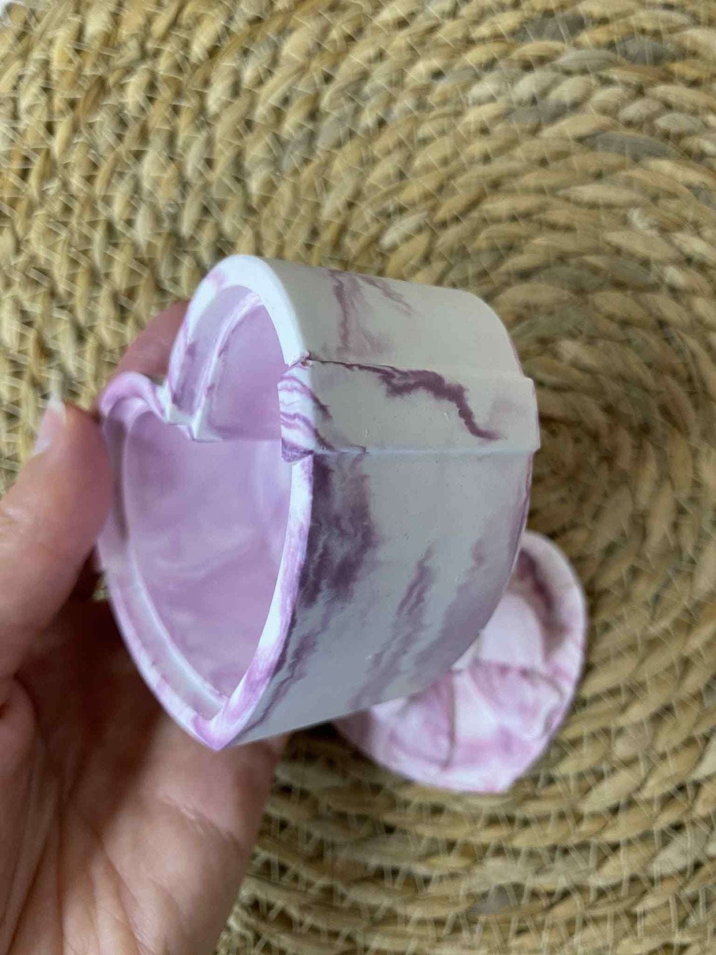 Širdelės formos dėžutė su kaspinėliu (rausva)