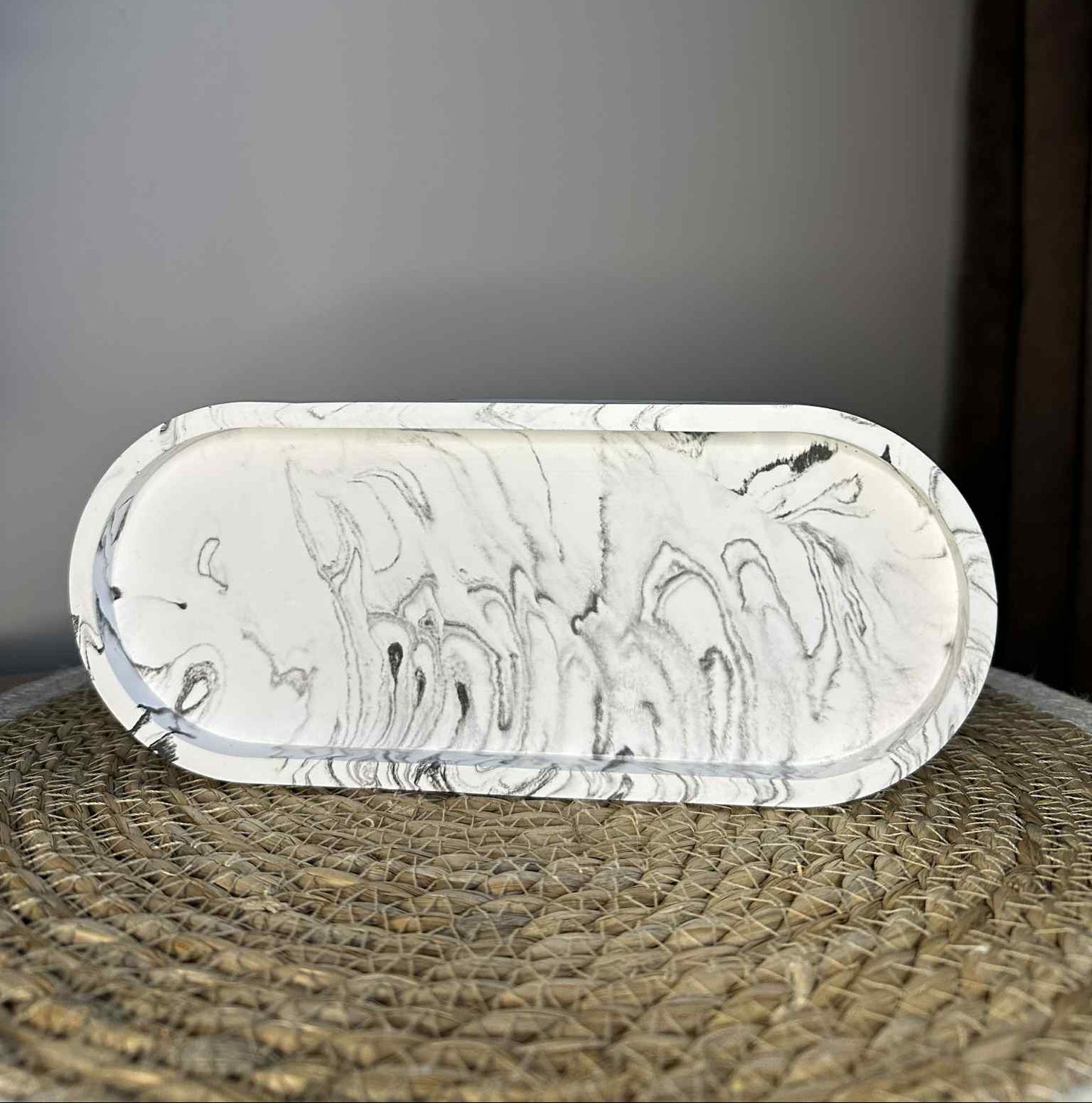 Ilgas padėkliukas (juodas marmuras)