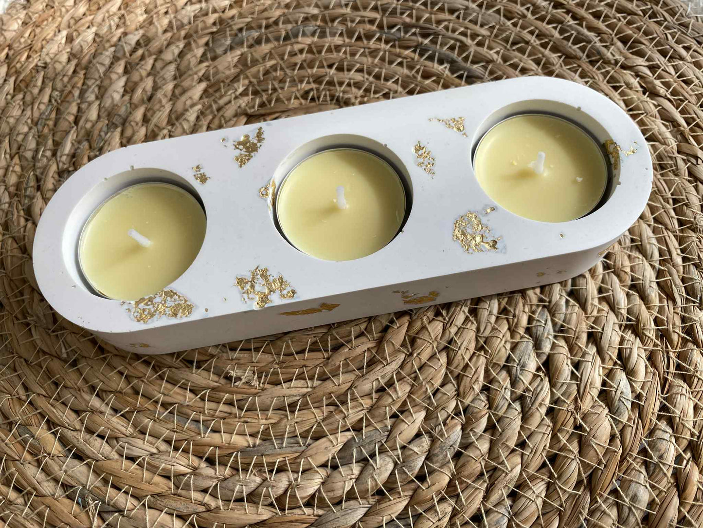 Trijų dalių žvakidė (balta/auksinė)